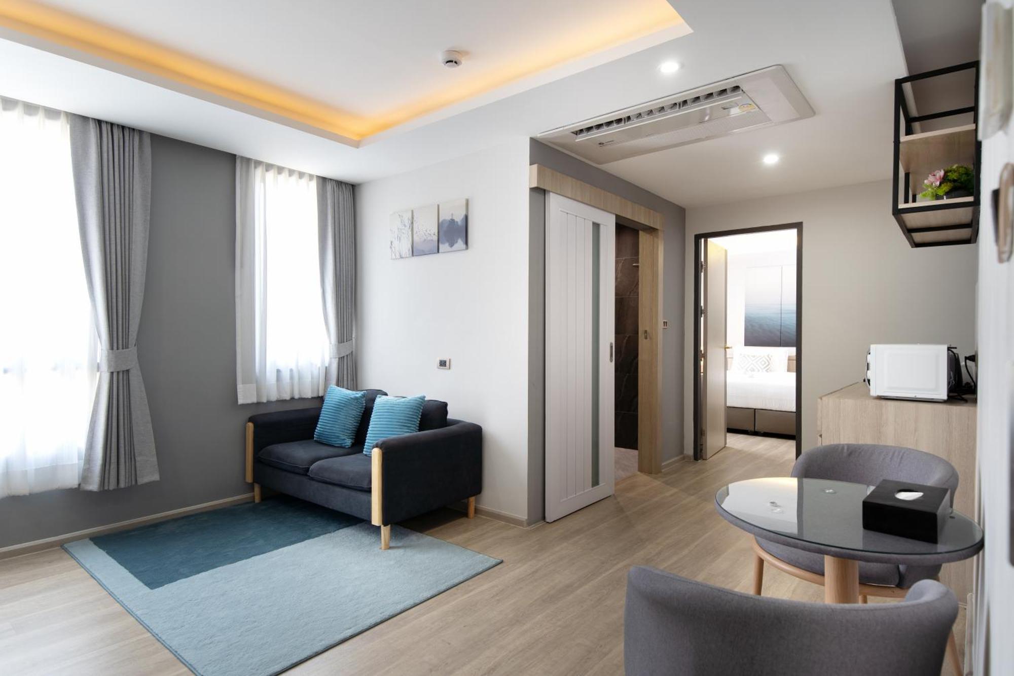 Hotel The Riski At Bangphlat Station Sha