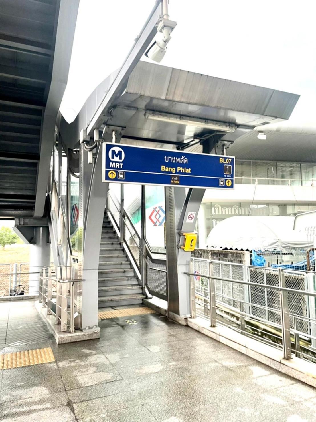 Hotel The Riski At Bangphlat Station Sha