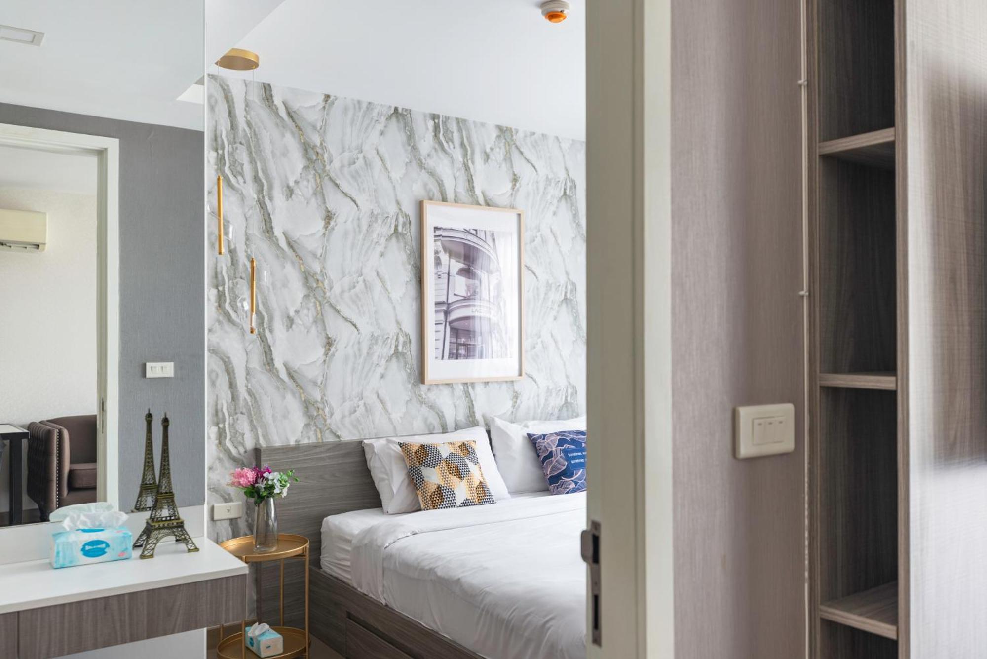 Dazzle Sukhumvit 7 By Lefoyer Apartment