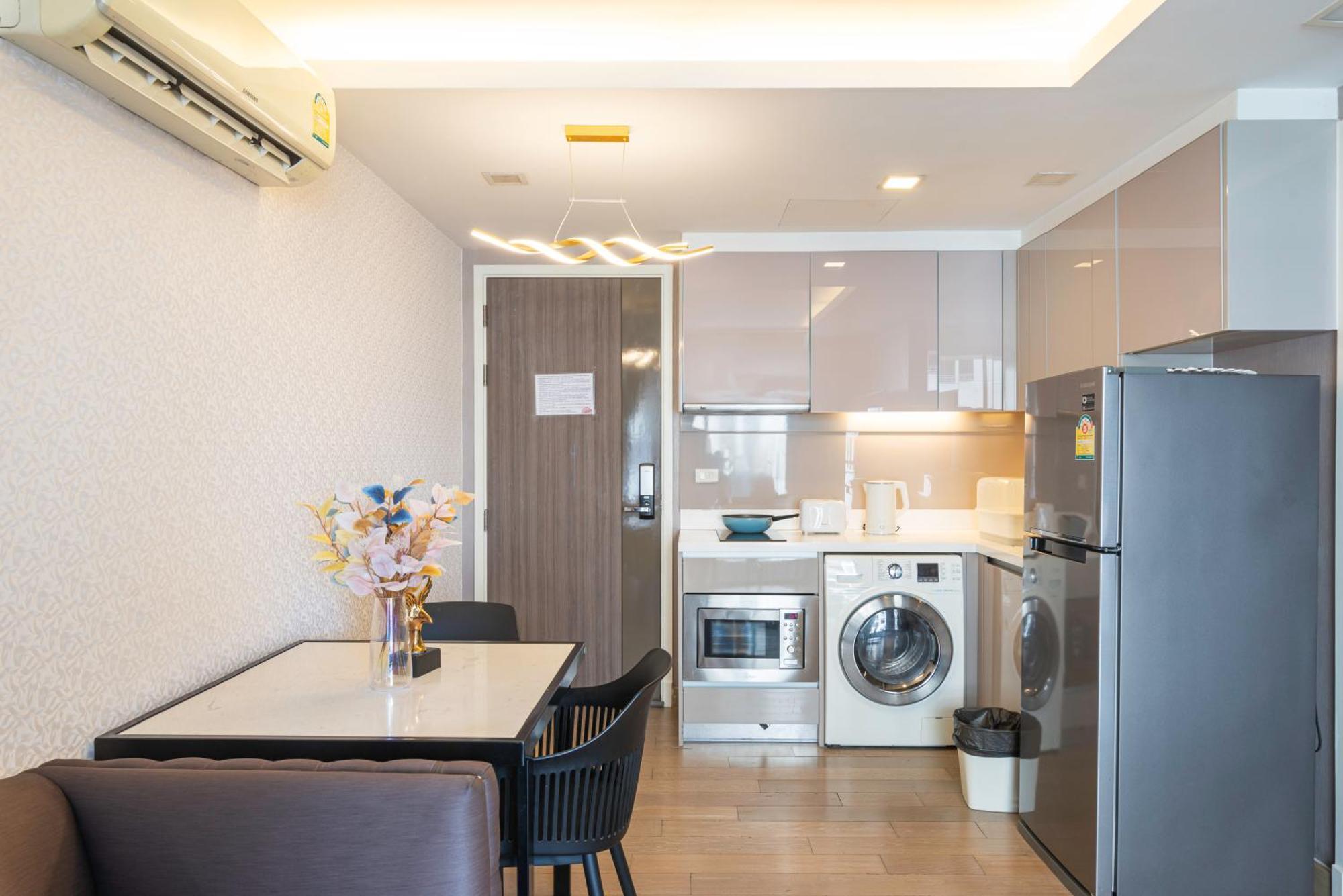 Apartment Dazzle Sukhumvit 7 By Lefoyer Bangkok