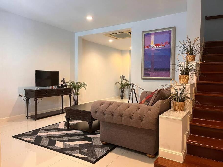 Vakantiehuis 3br Sukhumvit Townhouse, Close To Emsphere And Bts Mrt