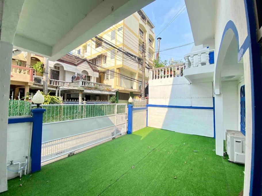曼谷市中心6卧室3卫舒适联排别墅 Villa Bangkok