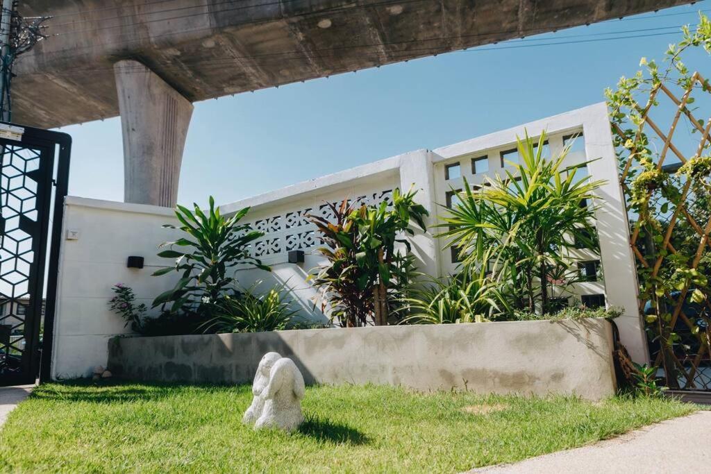 浪漫花园的两卧民宿 独立庭院 近mrt 3 Holiday home Bangkok