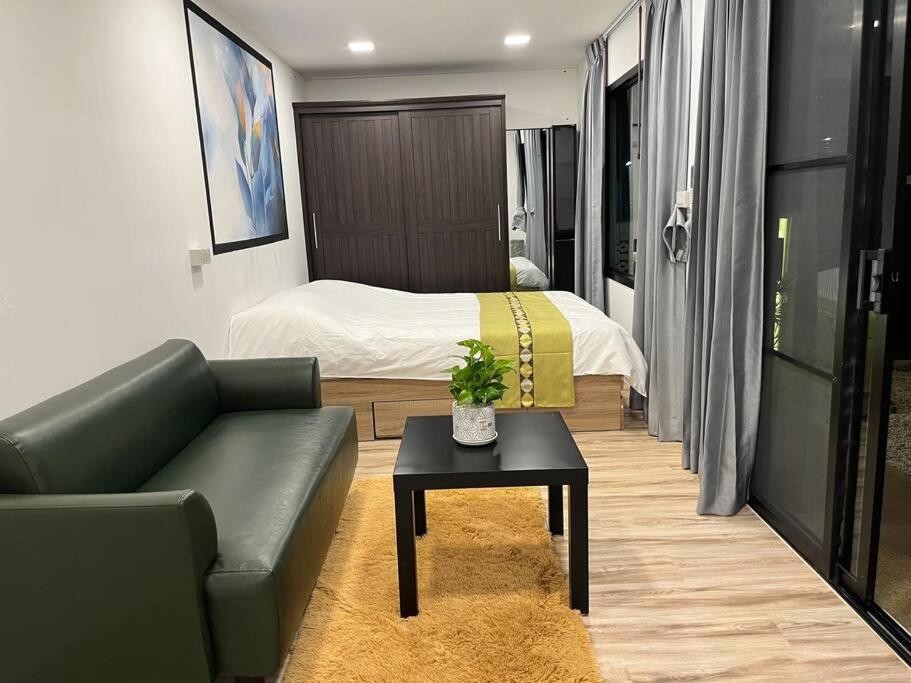独立庭院 花园式的两卧两卫民宿 近mrt 2 Holiday home