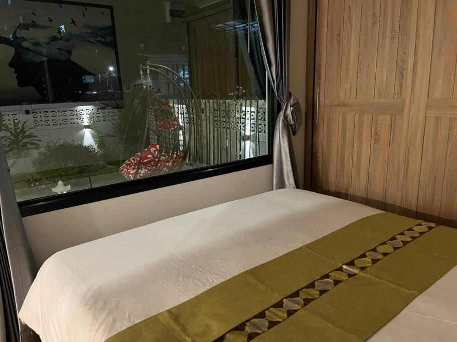 Holiday home 独立庭院 花园式的两卧两卫民宿 近mrt 2 Bangkok