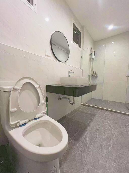 House 2rooms 3beds,mrt Rama9 Bangkok