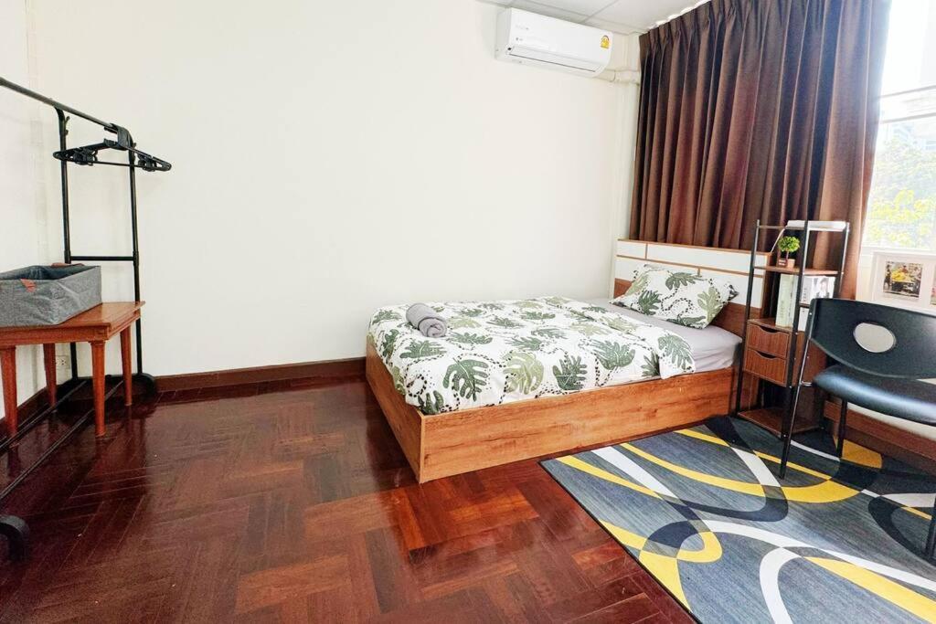 Villa 5br House 8beds, Ekkamai Bts 12mins Walk, 711, Shopping Mall *