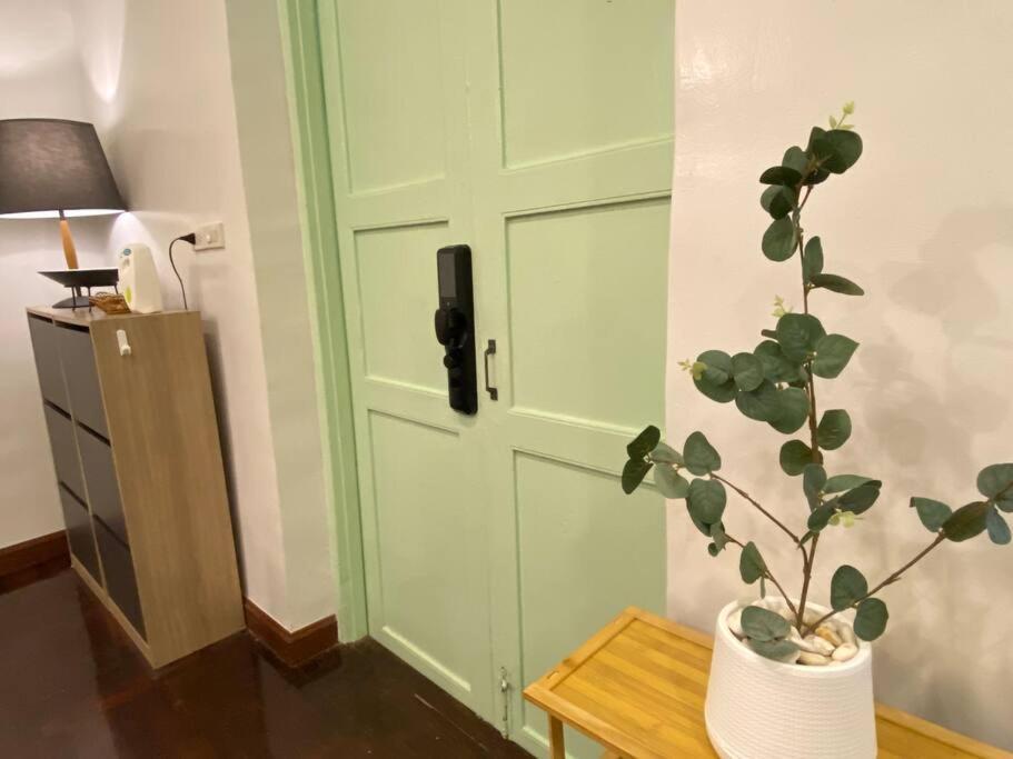 House 3 Rooms,silom,china Town,bts Surasak * Bangkok