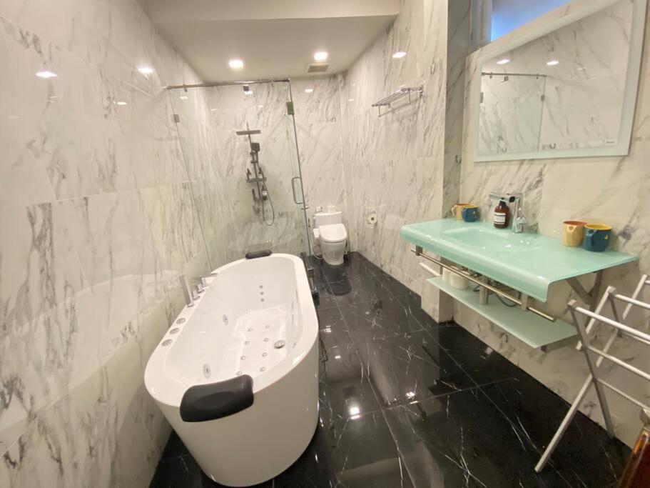 Villa House 3 Rooms,silom,china Town,bts Surasak