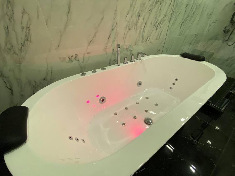 Villa House 3 Rooms,silom,china Town,bts Surasak *