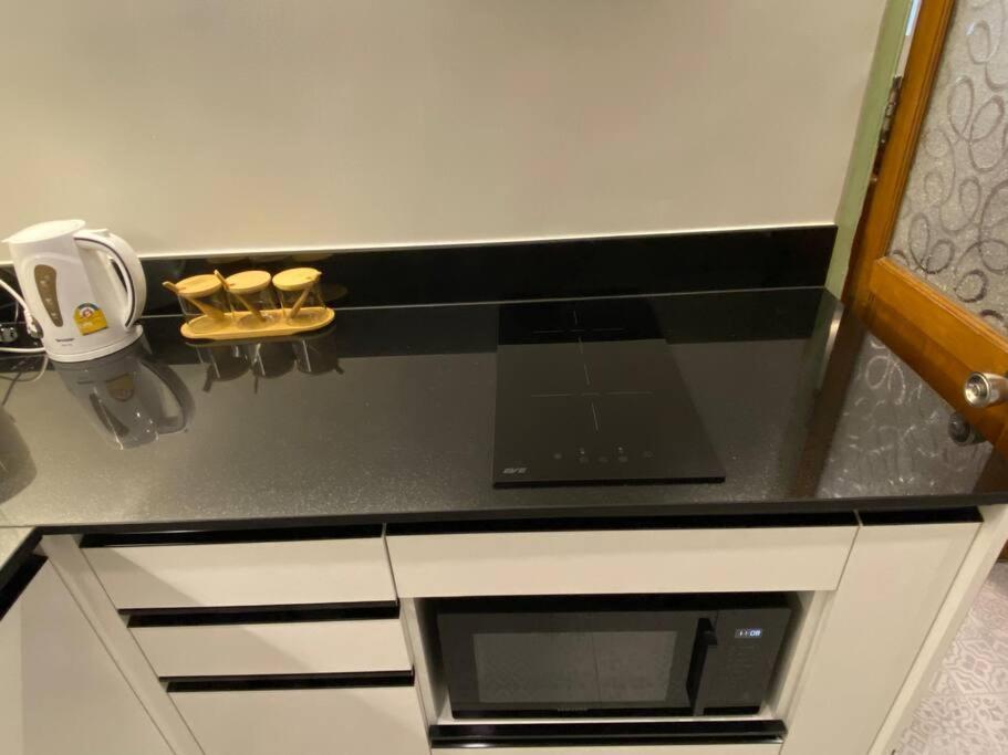 House 3 Rooms,silom,china Town,bts Surasak *