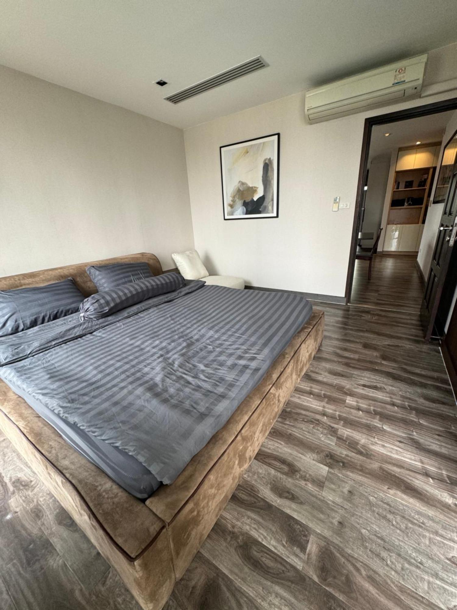 W8 Condo, Top Floor Luxe 3 Bedroom Penthouse, Hip Central Bangkok Area, 5 Mins From Thonglo Bts Station Apartment *
