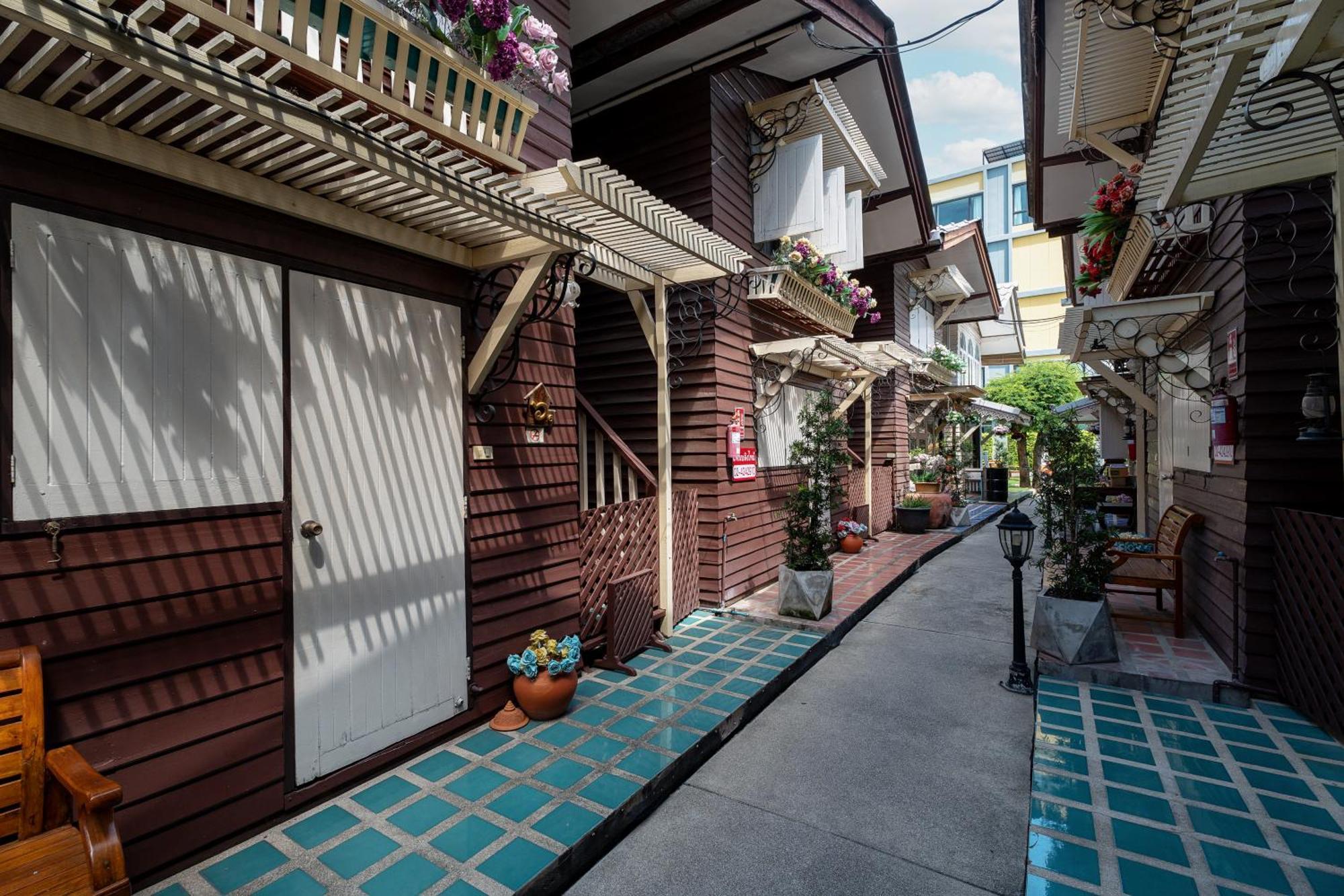 Bangphlat Hotel 3*