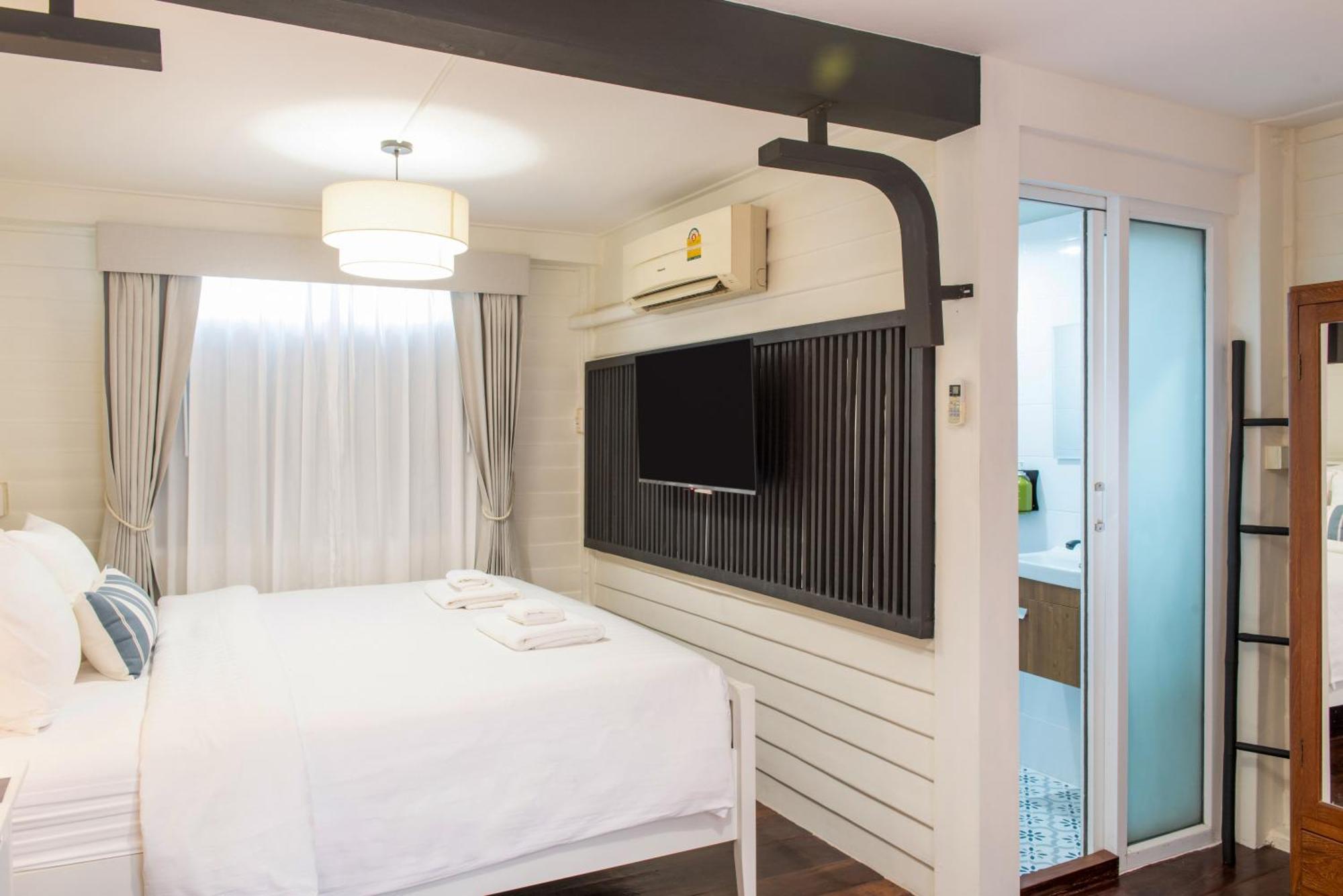 Bangphlat Hotel 3*