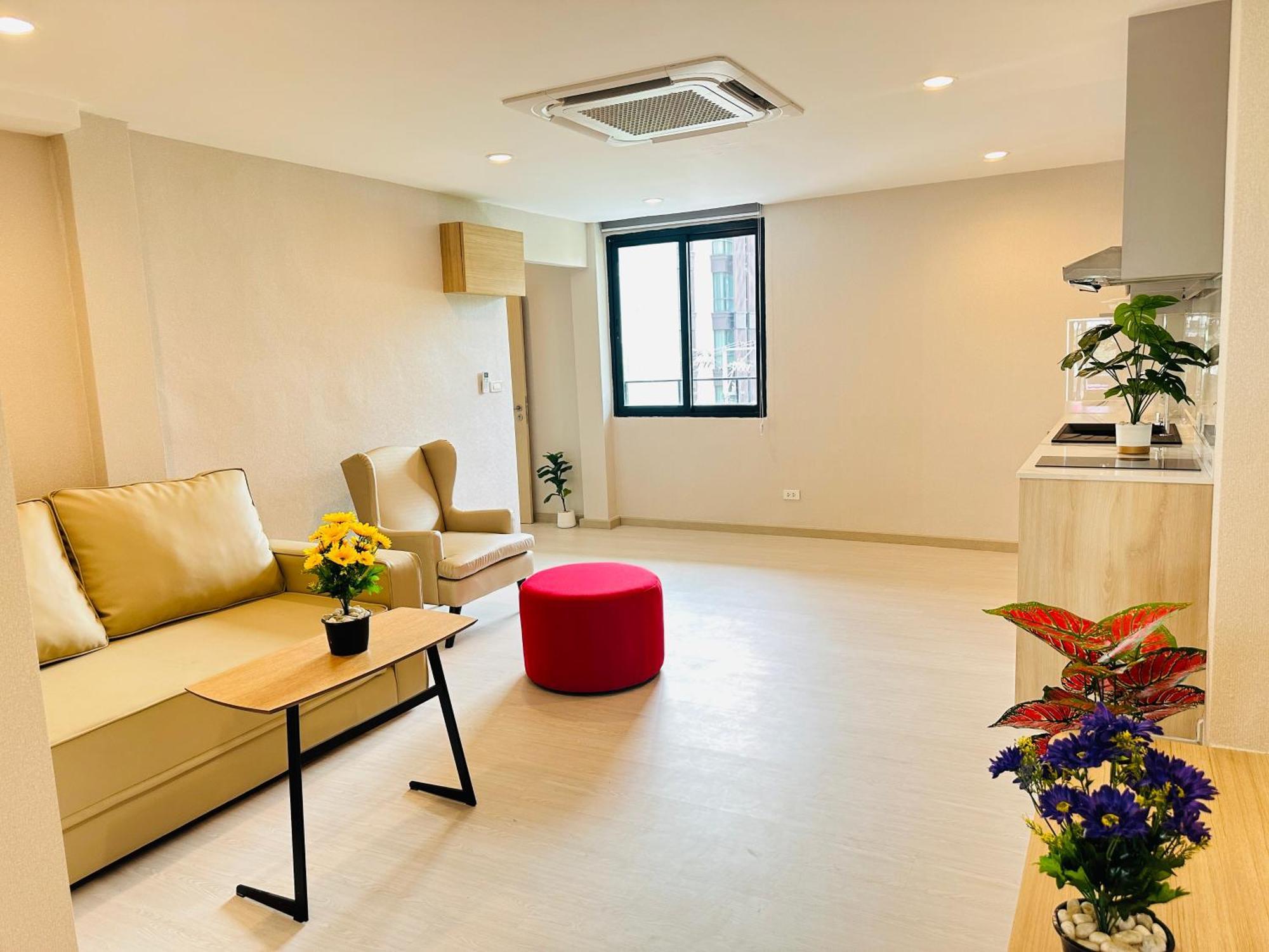 New Ekamai Thonglor Luxury Near 711, Bts, Mall