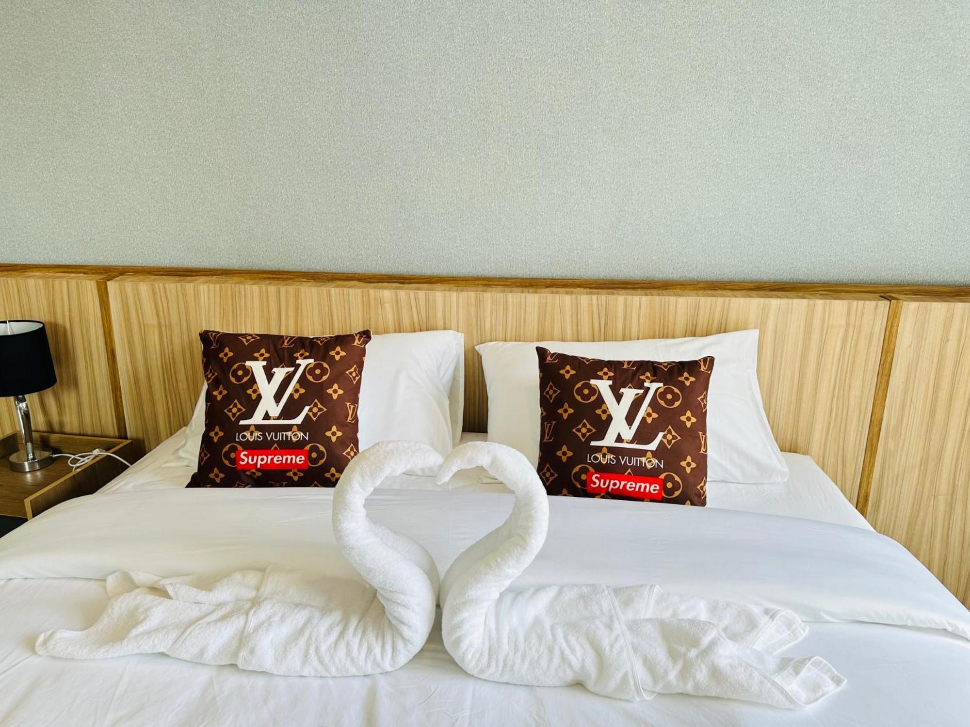 New Ekamai Thonglor Luxury Near 711, Bts, Mall Apartment
