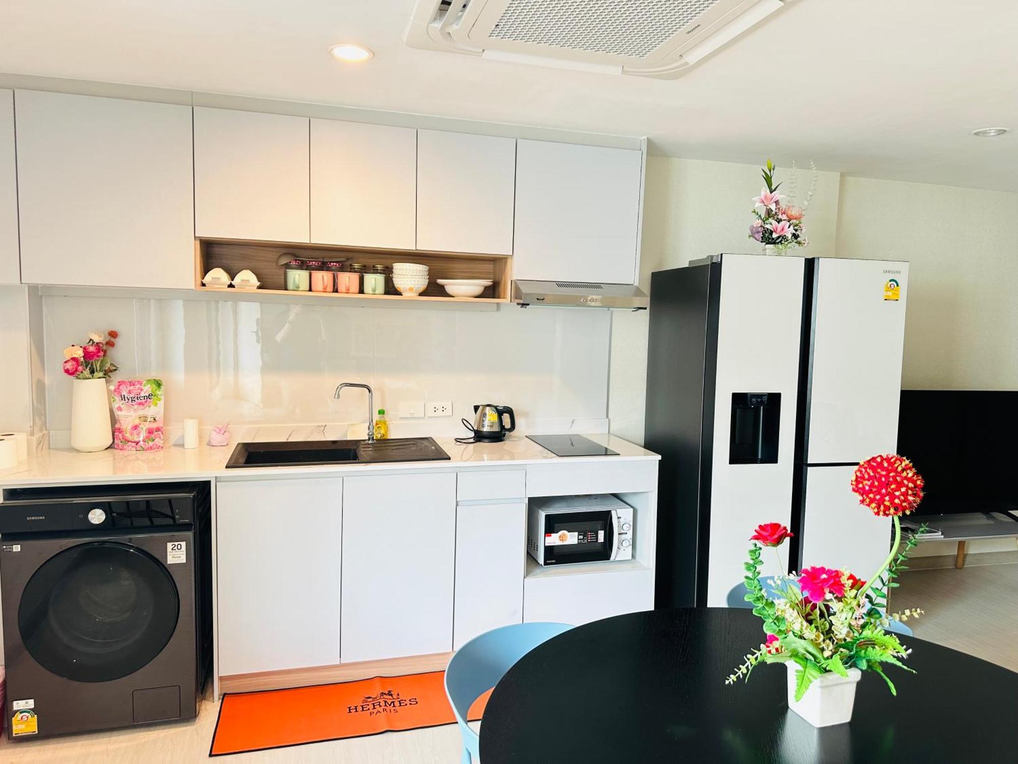 New Ekamai Thonglor Luxury Near 711, Bts, Mall Apartment *