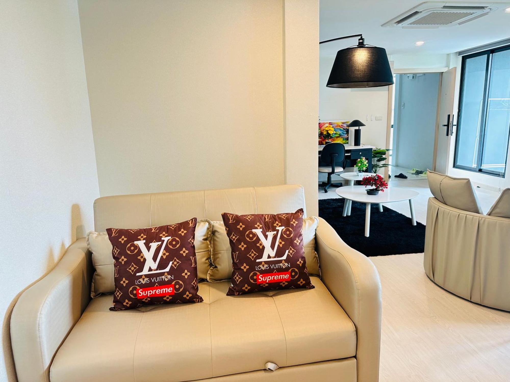 Apartment New Ekamai Thonglor Luxury Near 711, Bts, Mall *