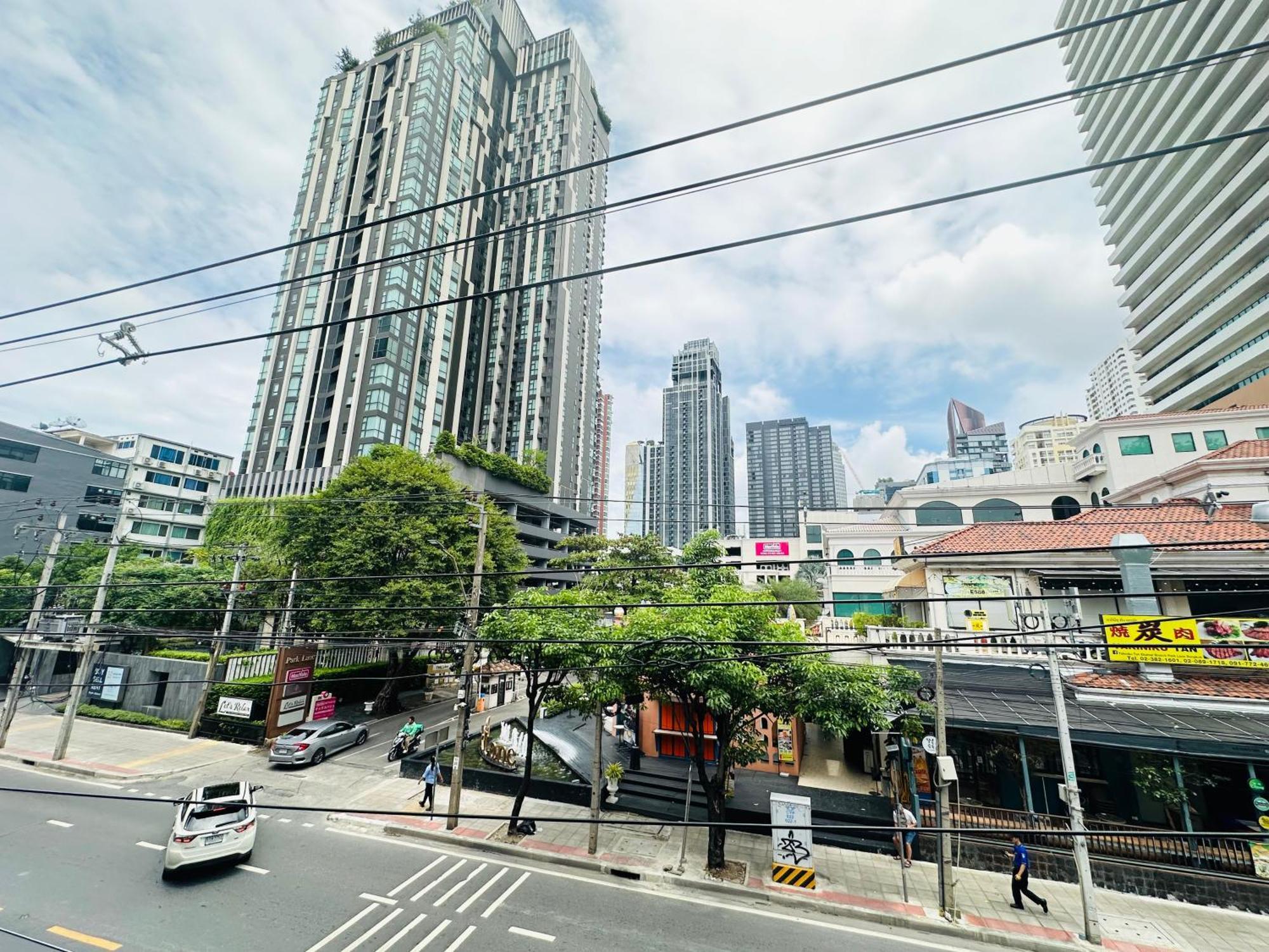 New Ekamai Thonglor Luxury Near 711, Bts, Mall Apartment