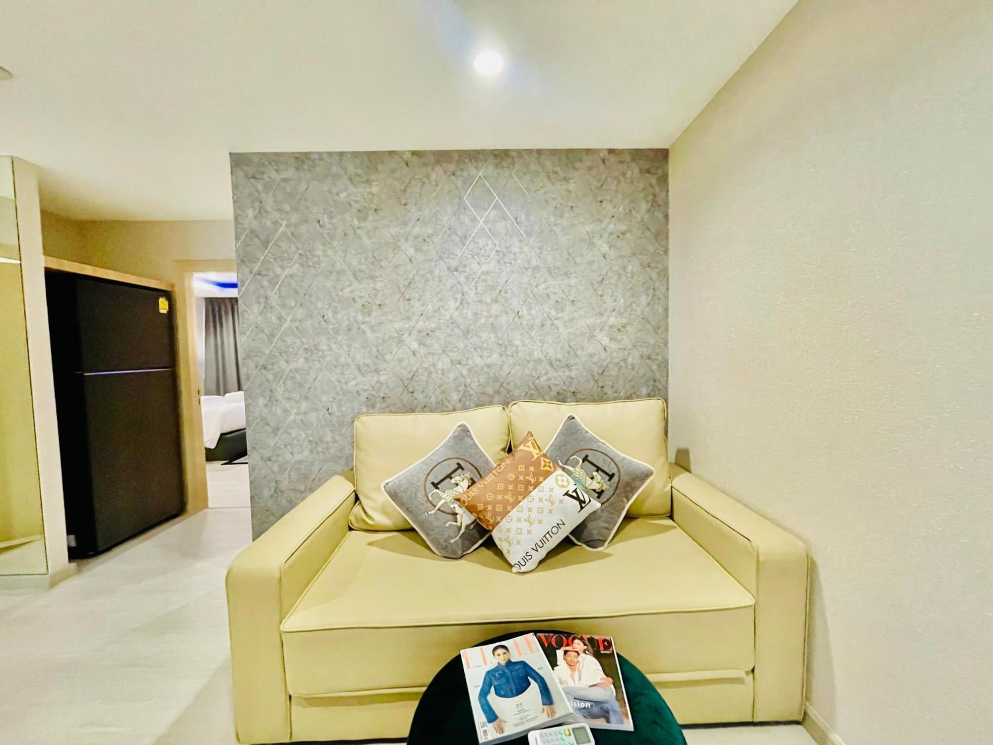 Apartment New Ekamai Thonglor Luxury Near 711, Bts, Mall *