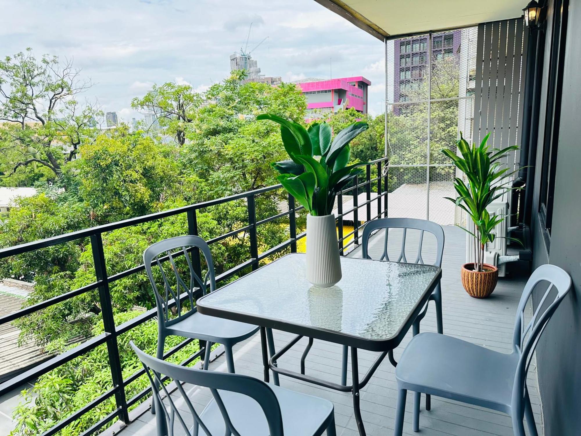New Ekamai Thonglor Luxury Near 711, Bts, Mall Apartment