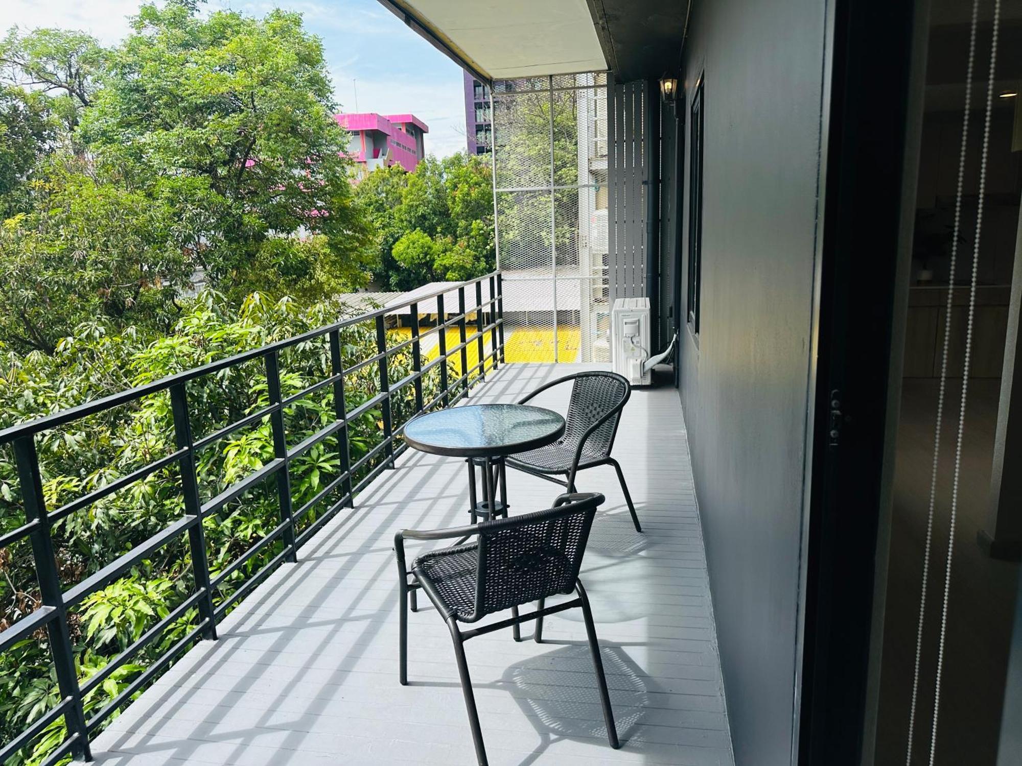Apartment New Ekamai Thonglor Luxury Near 711, Bts, Mall *