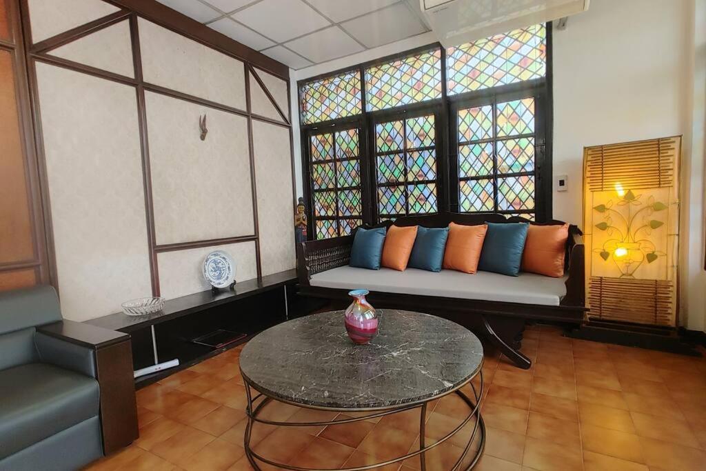 Holiday home 特具泰国风格大花园独栋别墅 订三晚以上提供免费10座车接机一次 *