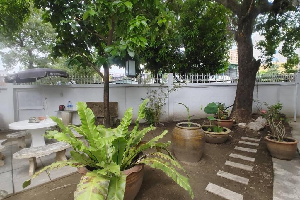 Holiday home 特具泰国风格大花园独栋别墅 订三晚以上提供免费10座车接机一次 *