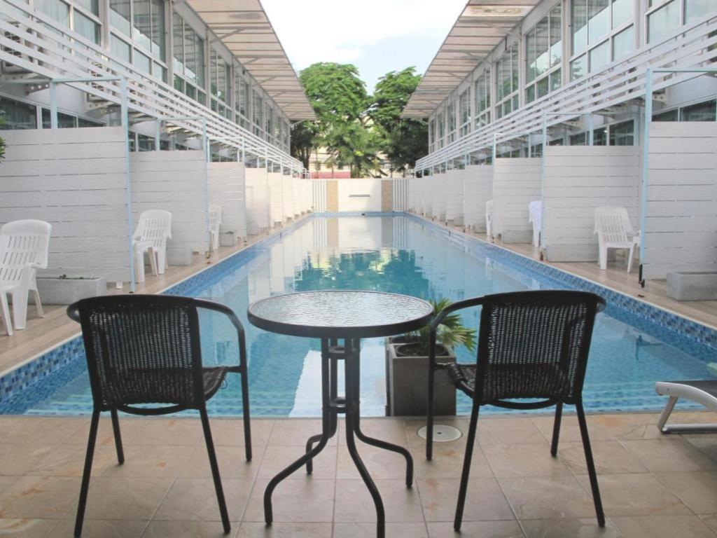 Pool @donmueang Hotel 3*