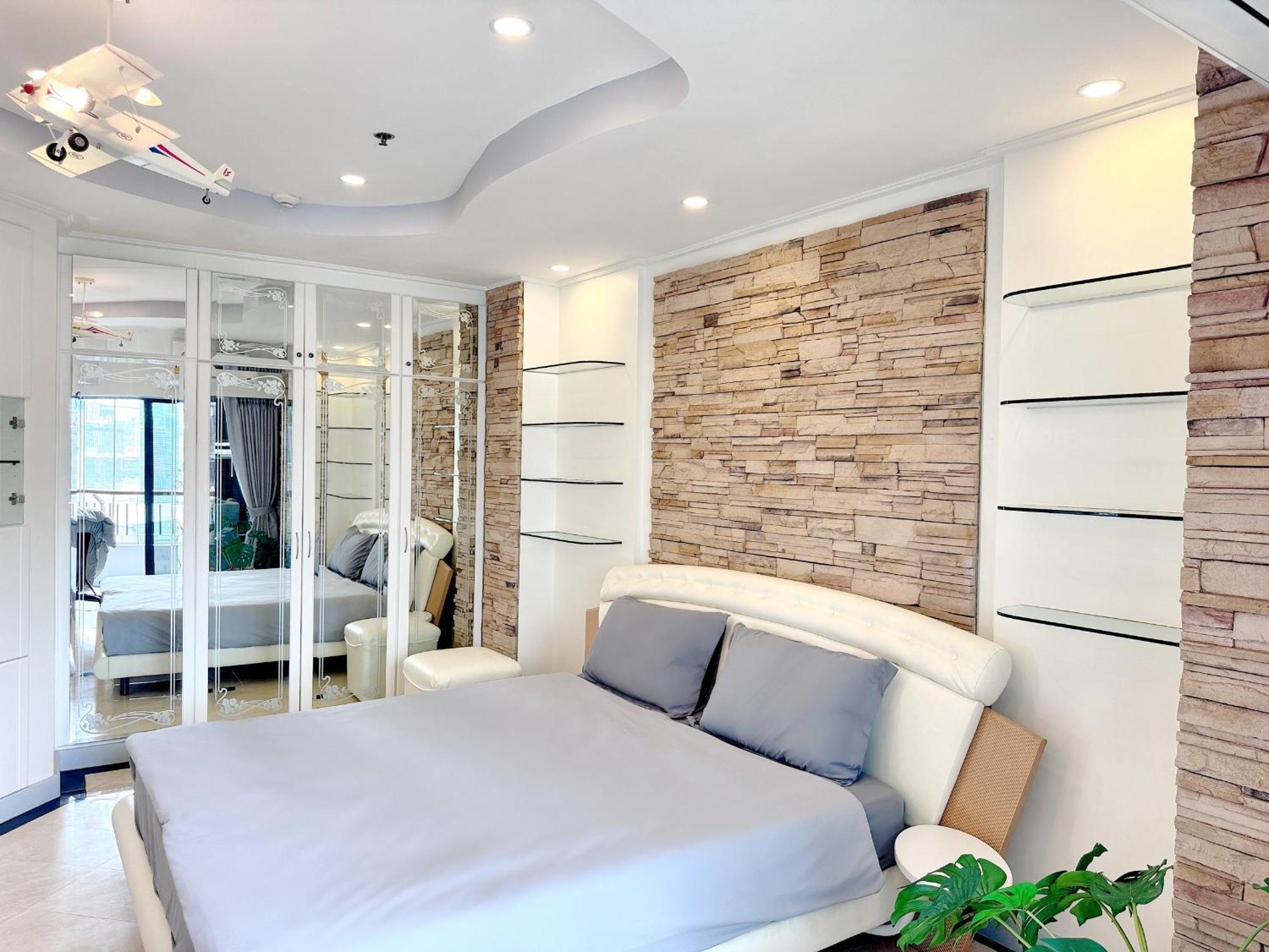 Grand Diamond Apartment
