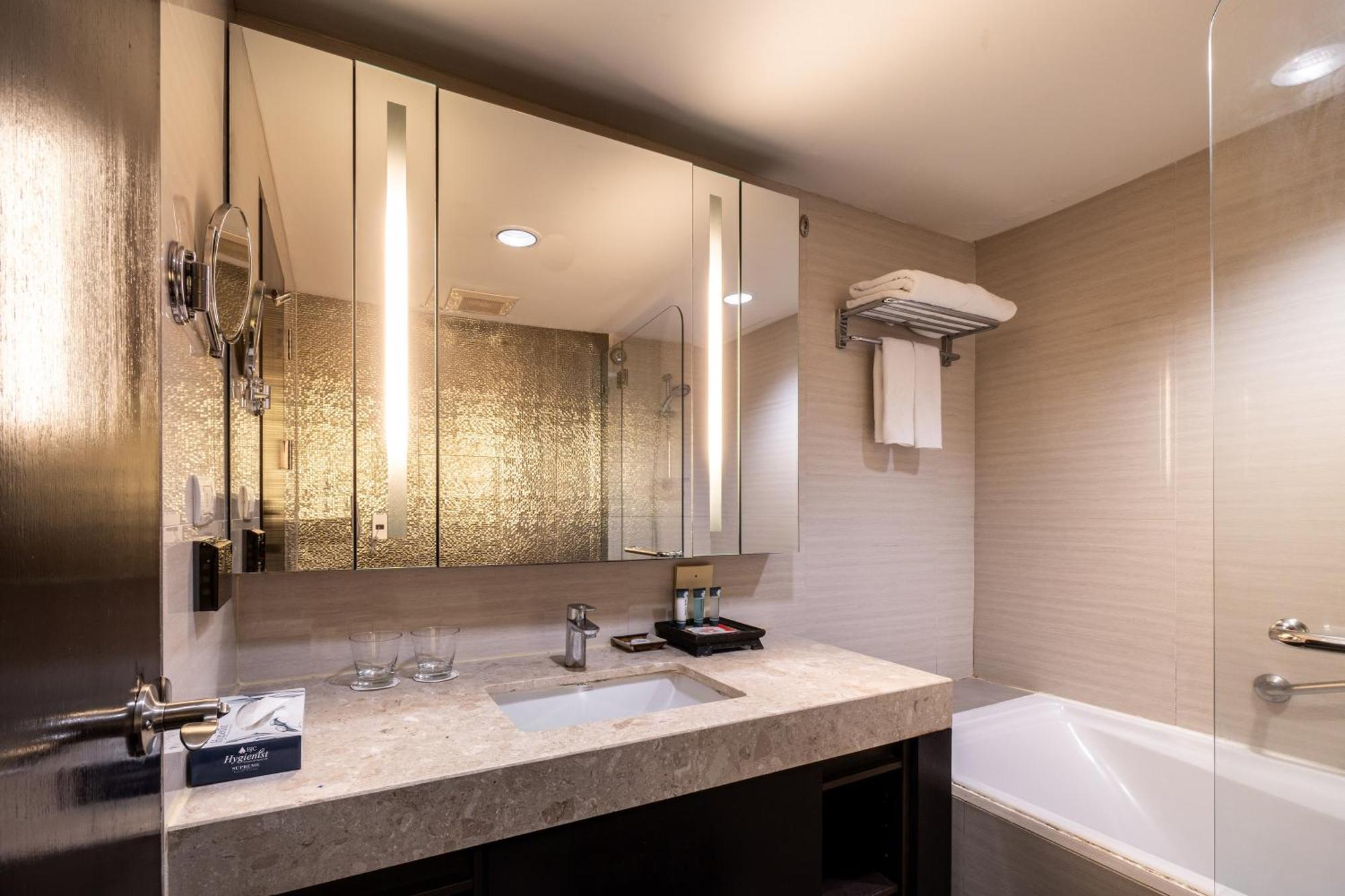 Hotel Rembrandt Sukhumvit - Sha Extra 4*