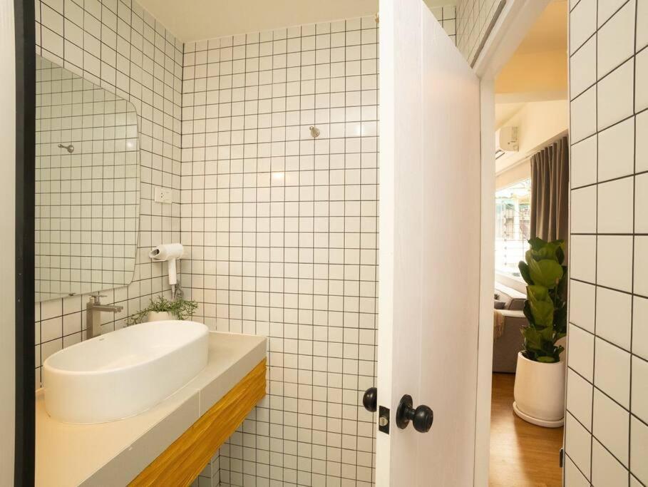 Cozy For 3 Guests In The Heart Of Silom - 3b Bangkok