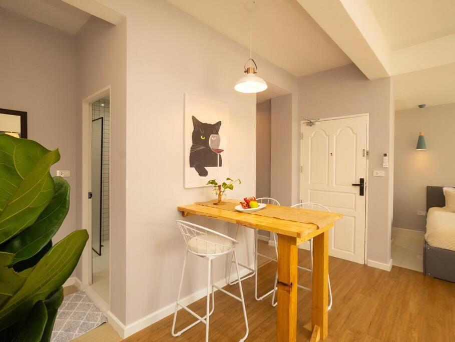 Cozy For 3 Guests In The Heart Of Silom - 3b Bangkok