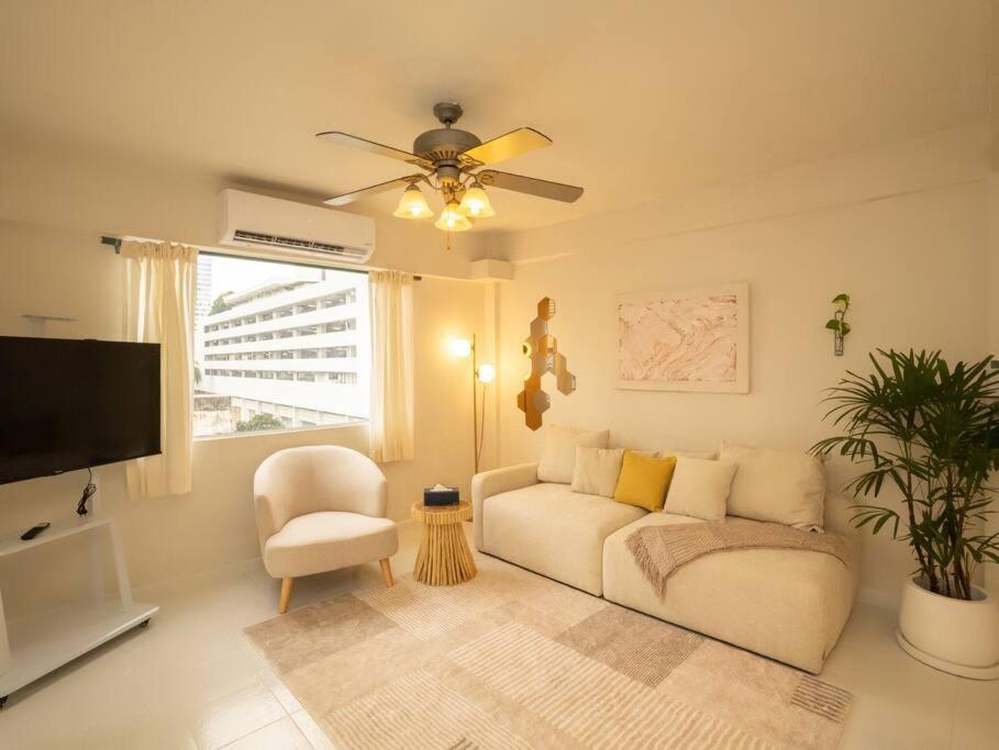 Cozy 2-bedroom In Silom Center - 6a Apartment Bangkok