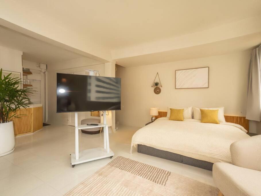 Cozy - 2 Guests In The Heart Of Silom - 6b Apartment *
