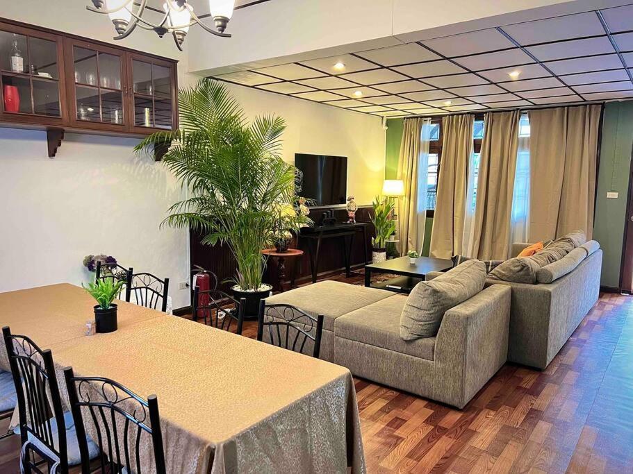 House 5rooms,bts Nana Villa Bangkok