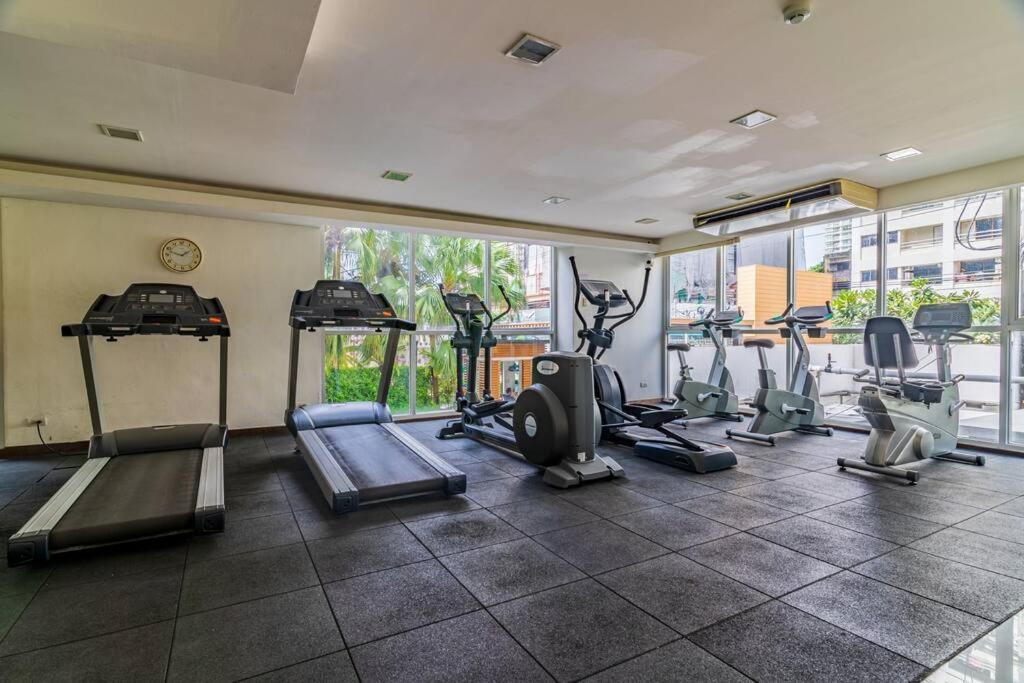 Center 1 Bedroom Fast Wifi Pool Checkin 24h