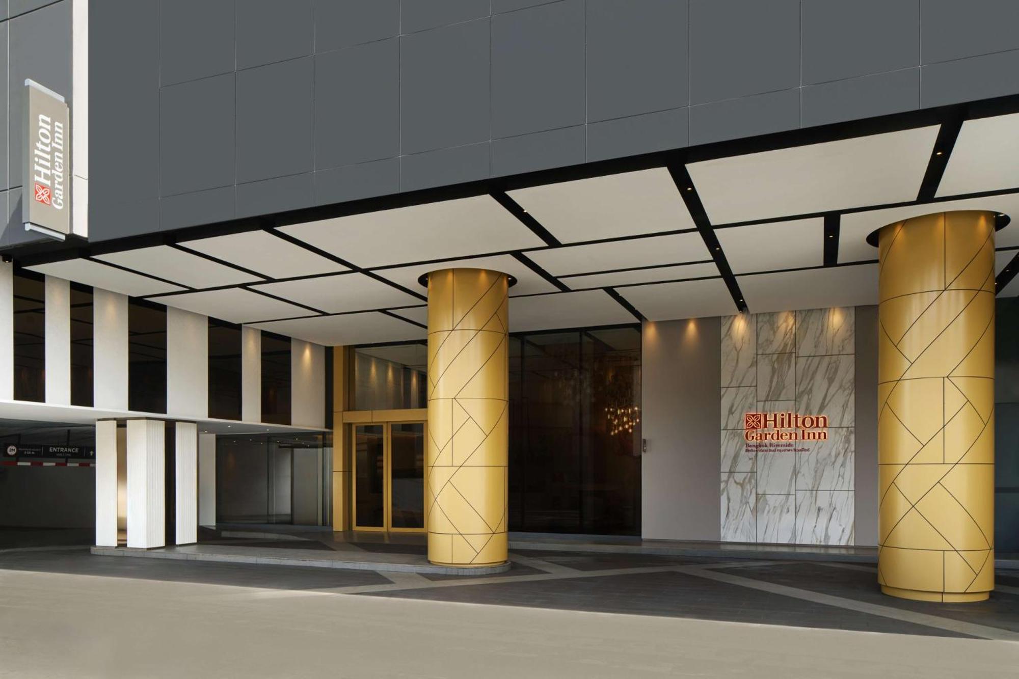 Hilton Garden Riverside Hotel 4*
