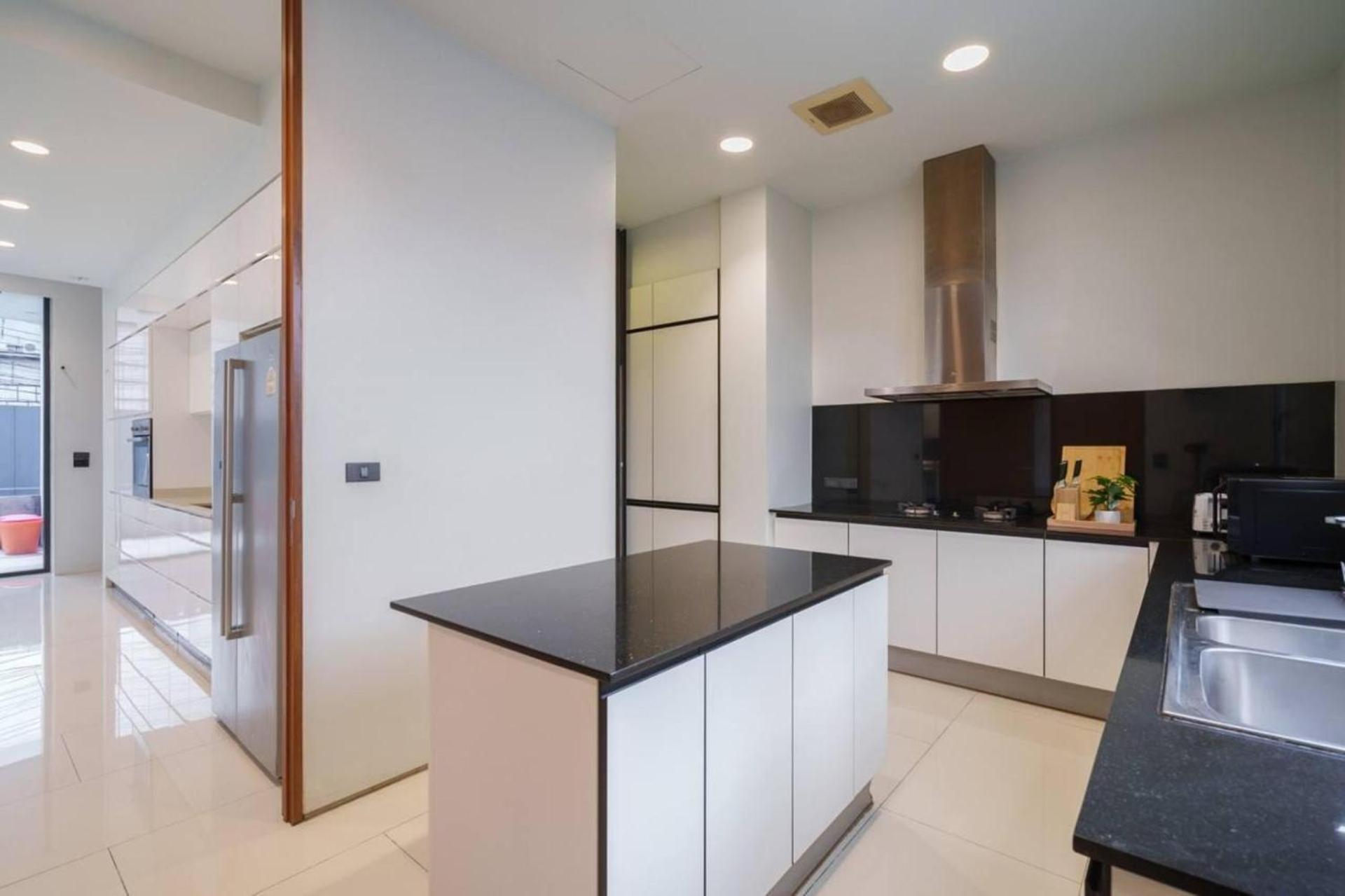 Ekkamai Luxury With Cinema Villa *