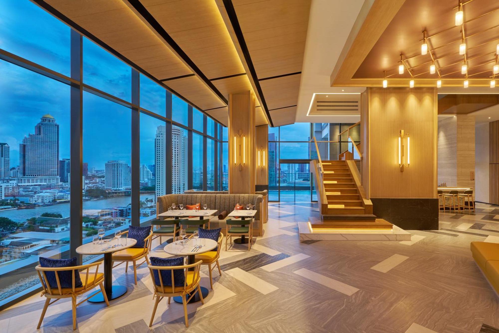 Hilton Garden Riverside 4*