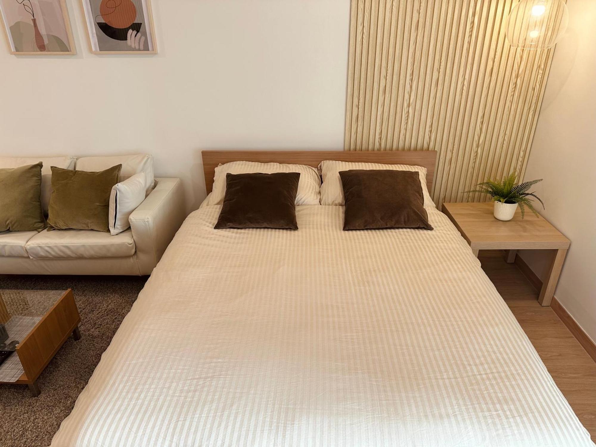 - Phra Khanong Apartment *