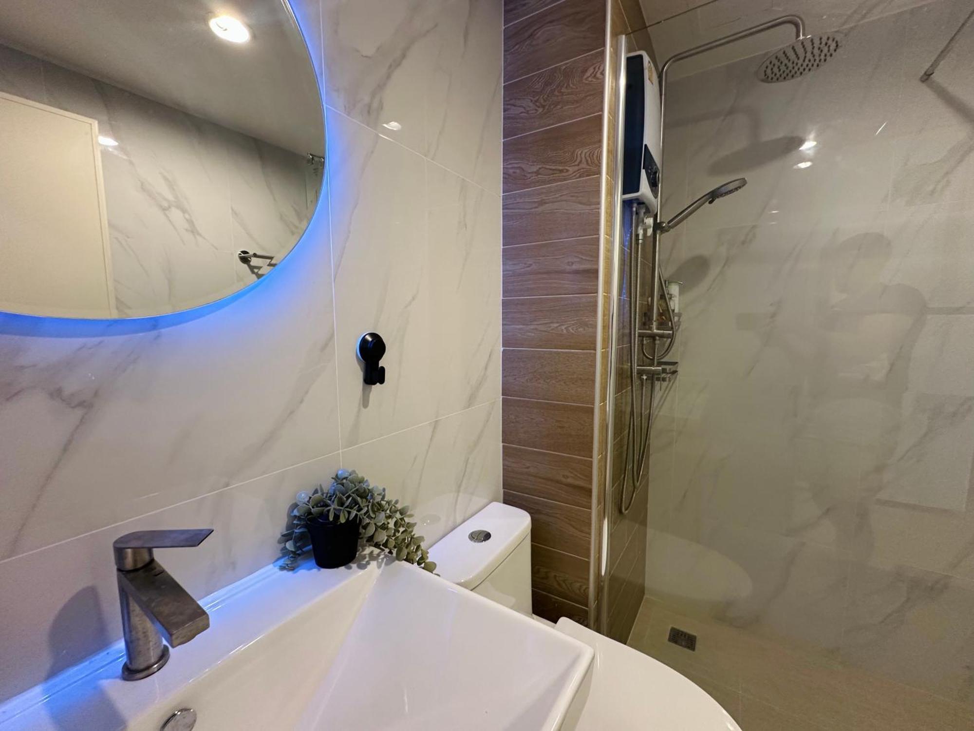 - Phra Khanong Apartment *