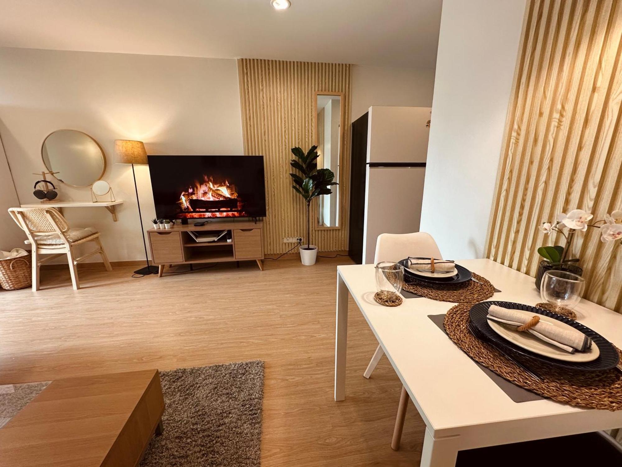 - Phra Khanong Apartment Bangkok