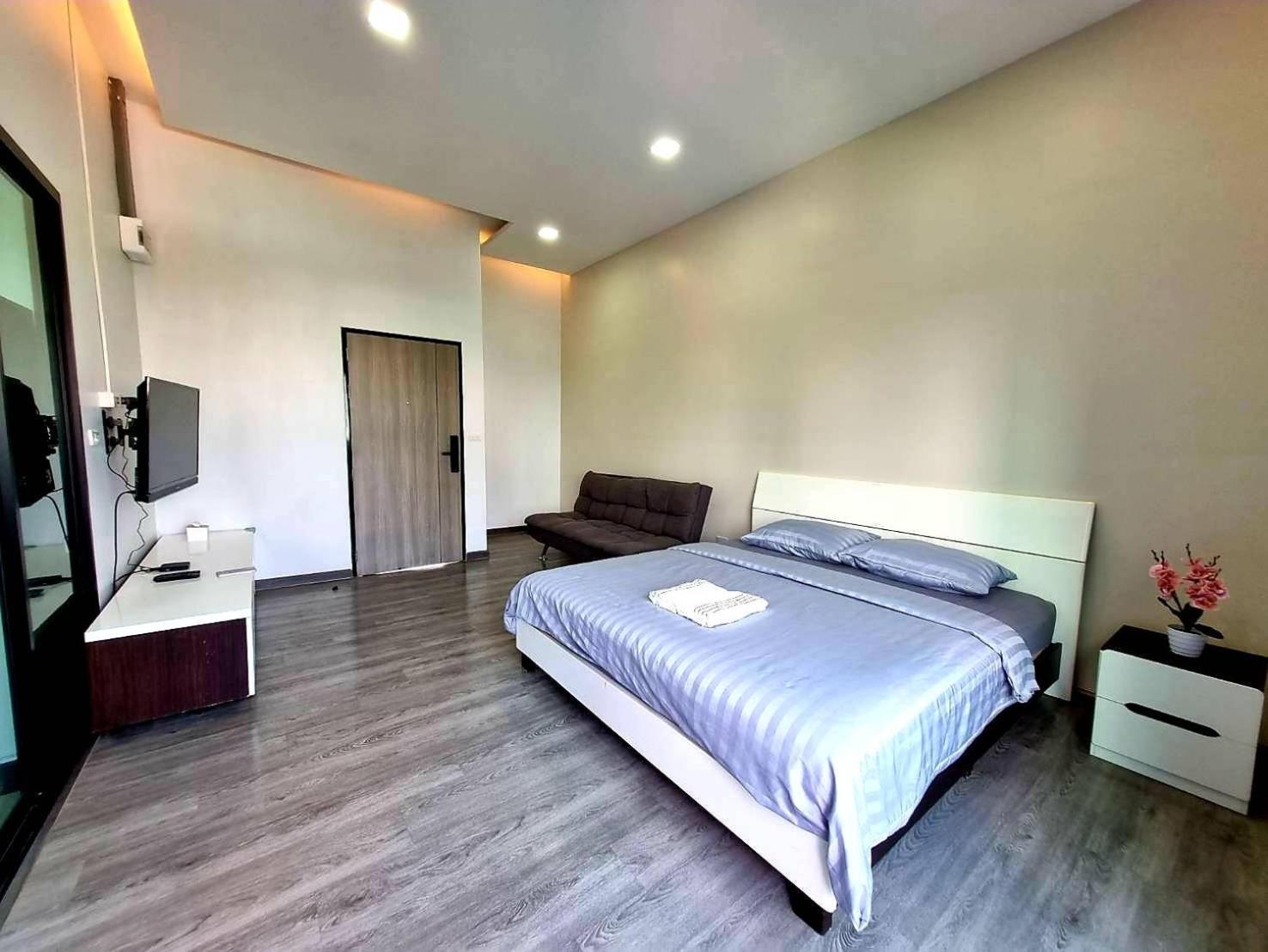 Aqua Residences: New Near Wutthakat Bts Station Bangkok