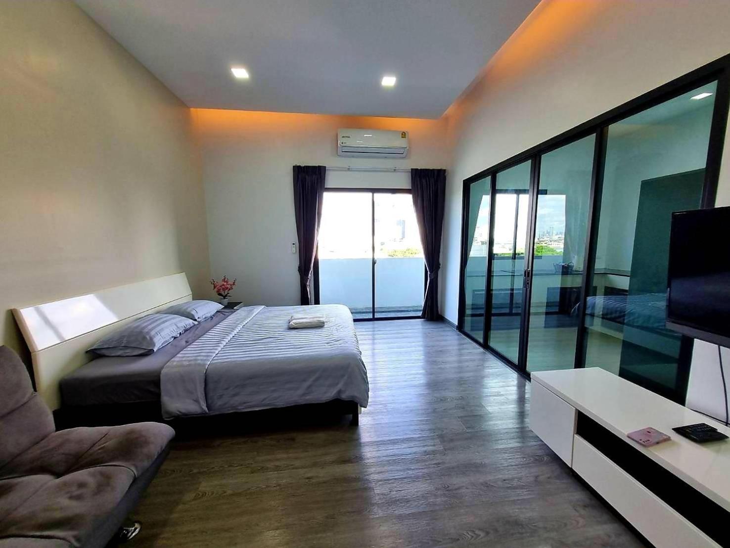 Aqua Residences: New Near Wutthakat Bts Station * Bangkok