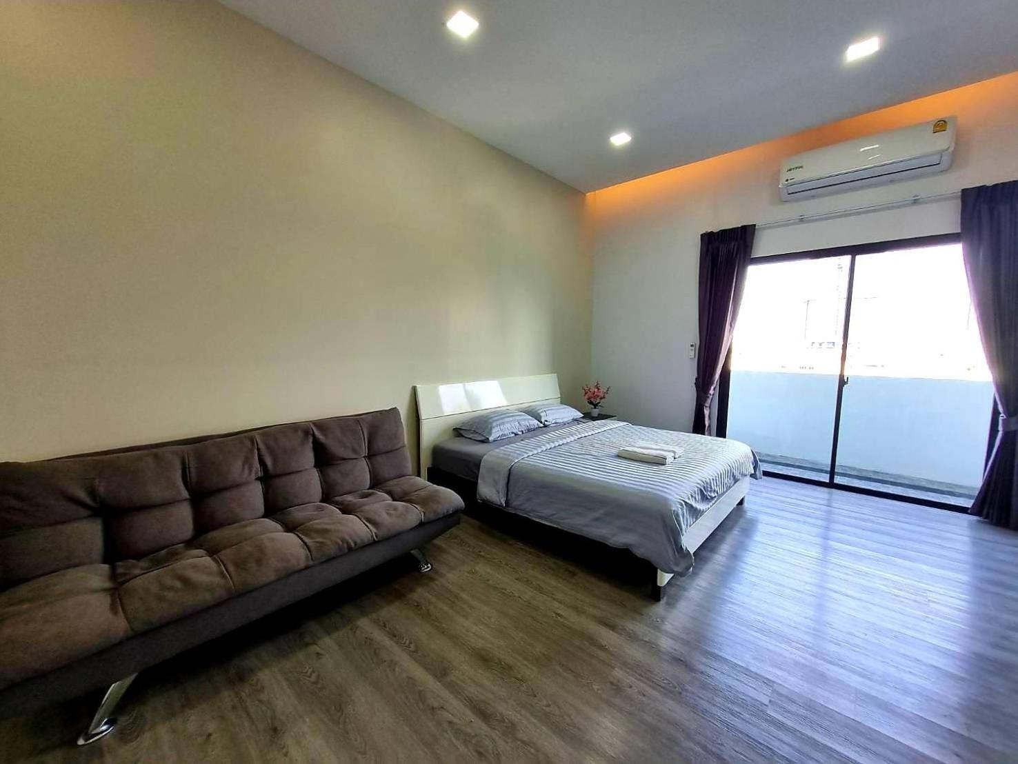 Apartment Aqua Residences: New Near Wutthakat Bts Station