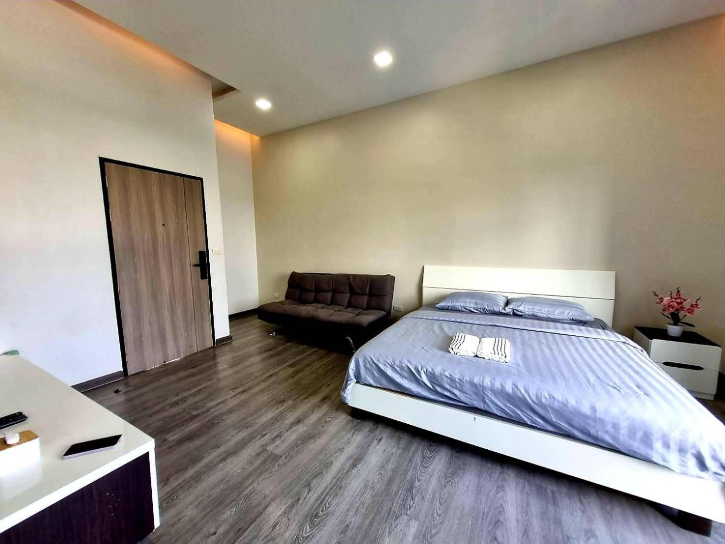 Aqua Residences: New Near Wutthakat Bts Station Apartment *