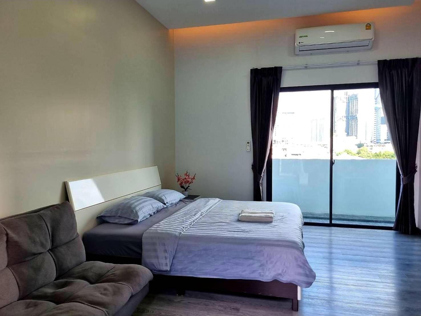 Aqua Residences: New Near Wutthakat Bts Station Apartment