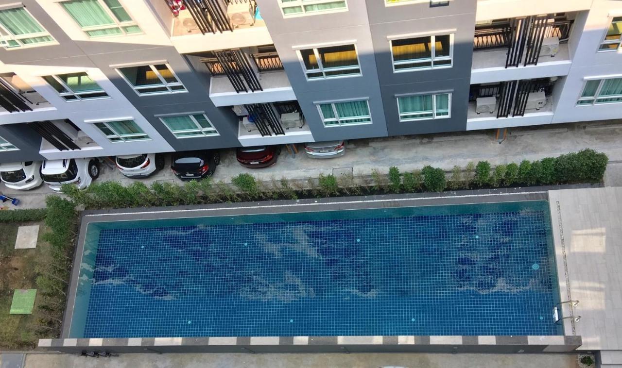 White Turquoise Apartment Bangkok
