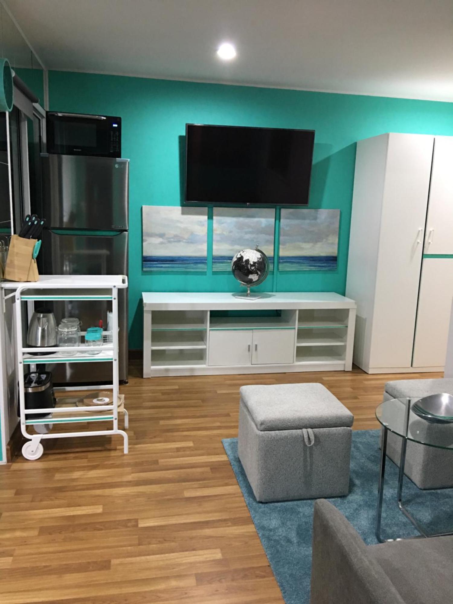 White Turquoise Apartment *
